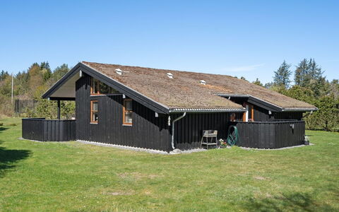 Jelin - 2.5Km from the Sea: Toit, Maison, Domicile, Chalet, Siding, Biens, Allée, Batiments Jardin, Cour, Cabanon