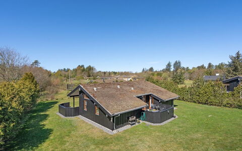Jelin - 2.5Km from the Sea: Toit, Maison, Domicile, Chalet, Siding, Biens, Allée, Batiments Jardin, Cour, Cabanon