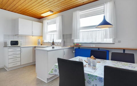 Otte - 500M from the Sea: Maison, Domicile, Porte, Toit, Chalet, Biens, Jardin, Ombre, Siding, Cour
