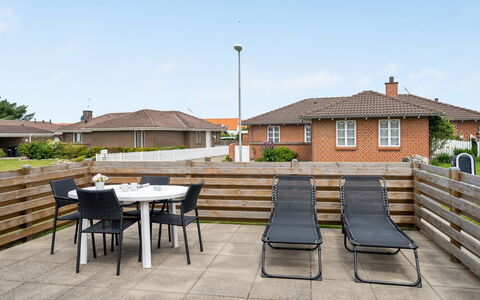 Otte - 500M from the Sea: Maison, Domicile, Porte, Toit, Chalet, Biens, Jardin, Ombre, Siding, Cour