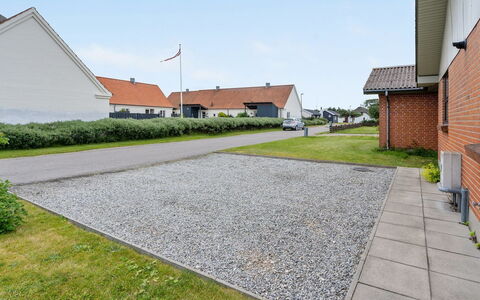 Otte - 500M from the Sea: Maison, Domicile, Porte, Toit, Chalet, Biens, Jardin, Ombre, Siding, Cour
