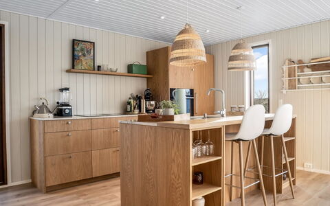 Kiina - 100M from the Sea: Meubles, Bois, Sol, Comptoir, Parquet, Cuisine, Cabinetry, Design Intérieur, Sol, Tache De Bois