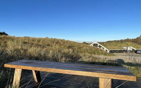 Nilson - 1.4Km from the Sea: Bois, Toit, Maison, Chalet, Porte, Domicile, Siding, Lot Terre, Batiments Jardin, Cabanon