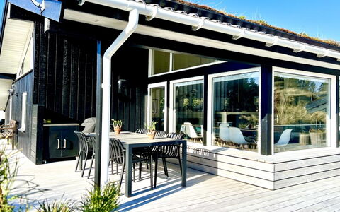 Nilson - 1.4Km from the Sea: Chalet, Arrière-Cour, Cour, Batiments Jardin, Cabanon, Siding, Mobilier De Jardin, Cabane En Rondins, Structure En Plein Air, Cabane