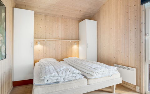 Ludviga - 400M from the Sea: Bois, Plafond, Design Intérieur, Chambre, Sol, Sol, Lit, Pièce, Literie, Drap De Lit