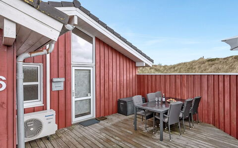 Ludviga - 400M from the Sea: Bois, Domicile, Dur, Planche, Plate-Forme, Tache De Bois, Ombre, Parquet, Balcon, Daylighting
