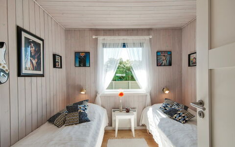 Diuri - 400M from the Sea: Design Intérieur, Bois, Chambre, Sol, Sol, Plafond, Lit, Meubles, Pièce, Drap De Lit