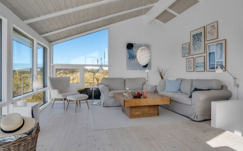 Annaliese - 175M from the Sea: Bois, Meubles, Design Intérieur, Canapé, Plafond, Sol, Sol, Domicile, Salon, Parquet