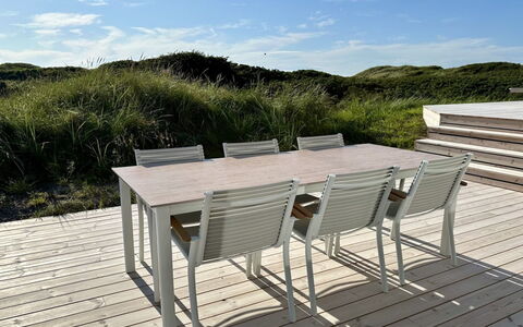 Annaliese - 175M from the Sea: Sol, Luminaire Plomberie, Salle De Bains, Design Intérieur, Bois, Sol, Plomberie, Éclairage, Robinet, Meubles