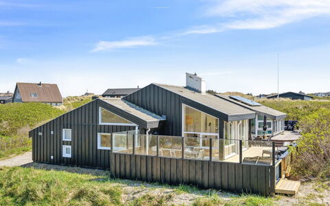 Dijana - 150M from the Sea: Bois, Toit, Architecture, Domicile, Maison, Chalet, Siding, Dur, Pente, Biens