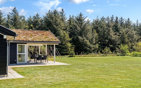 Ricus - 1.8Km from the Sea: Bâtiment, Maison, Zone Résidentielle, Domicile, Arbuste, Toit, Chalet, Biens, Jardin