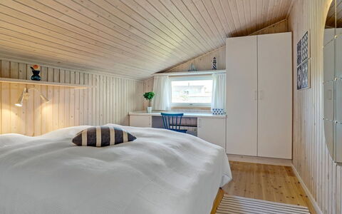 Rutha - 45M from the Sea: Design Intérieur, Bois, Plafond, Chambre, Sol, Sol, Lit, Meubles, Luminaire, Pièce