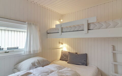 Rutha - 45M from the Sea: Lit, Chambre, Bois, Drap De Lit, Literie, Design Intérieur, Sol, Plafond, Linge, Sol