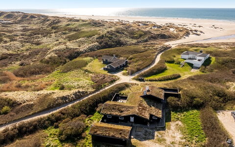 Rutha - 45M from the Sea: Bois, Maison, Chalet, Domicile, Toit, Zone Rurale, Siding, Cabane En Rondins, Batiments Jardin, Dur