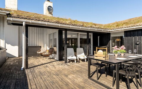 Rutha - 45M from the Sea: Bois, Maison, Chalet, Domicile, Toit, Zone Rurale, Siding, Cabane En Rondins, Batiments Jardin, Dur