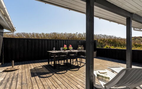 Rutha - 45M from the Sea: Bois, Maison, Chalet, Domicile, Toit, Zone Rurale, Siding, Cabane En Rondins, Batiments Jardin, Dur