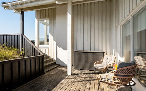 Rutha - 45M from the Sea: Bois, Maison, Chalet, Domicile, Toit, Zone Rurale, Siding, Cabane En Rondins, Batiments Jardin, Dur
