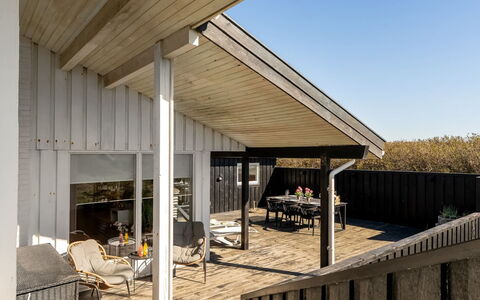 Rutha - 45M from the Sea: Bois, Maison, Chalet, Domicile, Toit, Zone Rurale, Siding, Cabane En Rondins, Batiments Jardin, Dur