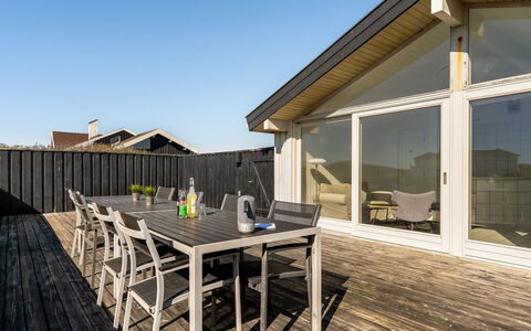 Rutha - 45M from the Sea: Bois, Maison, Chalet, Domicile, Toit, Zone Rurale, Siding, Cabane En Rondins, Batiments Jardin, Dur