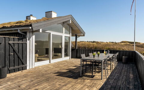 Rutha - 45M from the Sea: Bois, Maison, Chalet, Domicile, Toit, Zone Rurale, Siding, Cabane En Rondins, Batiments Jardin, Dur