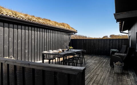 Rutha - 45M from the Sea: Bois, Maison, Chalet, Domicile, Toit, Zone Rurale, Siding, Cabane En Rondins, Batiments Jardin, Dur