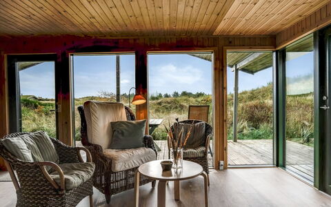 Hunved - 500M from the Sea: Bois, Chalet, Dur, Batiments Jardin, Eco Hôtel, Chaise, Porche, Tache De Bois, Cabane En Rondins, Planche