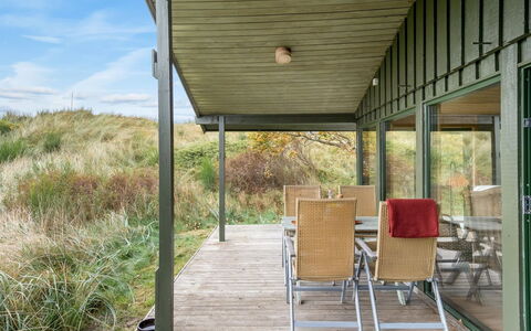 Hunved - 500M from the Sea: Bois, Porche, Porte, Meubles, Plate-Forme, Dur, Plafond, Ombre, Chalet, Chaise