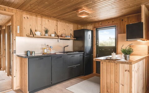 Hunved - 500M from the Sea: Cuisine, Bois, Appareil De Cuisine, Comptoir, Meubles, Sol, Principaux Appliance, Cabinetry, Design Intérieur, Tache De Bois