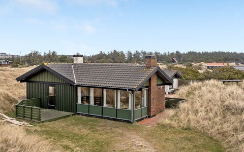 Thorid - 200M from the Sea: Toit, Domicile, Chalet, Siding, Ombre, Ferme, Biens, Allée, Batiments Jardin, Cour