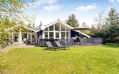 Gustina - 1.2Km from the Sea: Domicile, Maison, Chalet, Biens, Porche, Ferme, Ombre, Siding, Aménagement Paysager, Cour