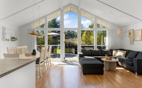 Gustina - 1.2Km from the Sea: Canapé, Design Intérieur, Bois, Meubles, Plafond, Sol, Salon, Sol, Parquet