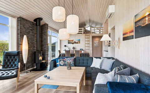 Ejnarine - 300M from the Sea: Bois, Design Intérieur, Meubles, Canapé, Salon, Sol, Plafond, Domicile, Sol, Parquet
