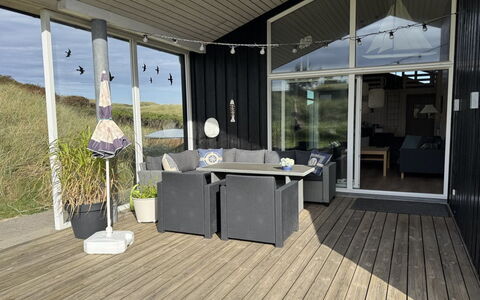 Ejnarine - 300M from the Sea: Bois, Porche, Domicile, Architecture, Toit, Porte, Plate-Forme, Ombre, Siding, Chalet
