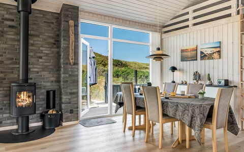 Ejnarine - 300M from the Sea: Bois, Sol, Design Intérieur, Meubles, Sol, Parquet, Plafond, Domicile, Porte, Salon