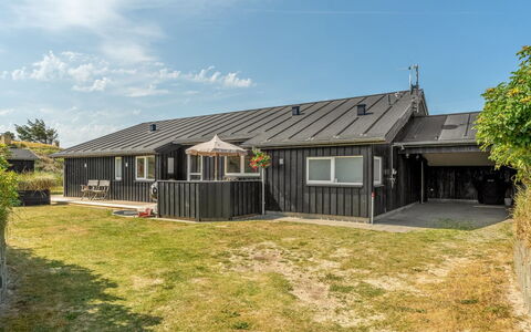 Ejnarine - 300M from the Sea: Ciel, Toit, Maison, Domicile, Chalet, Siding, Ombre, Biens, Cour, Batiments Jardin
