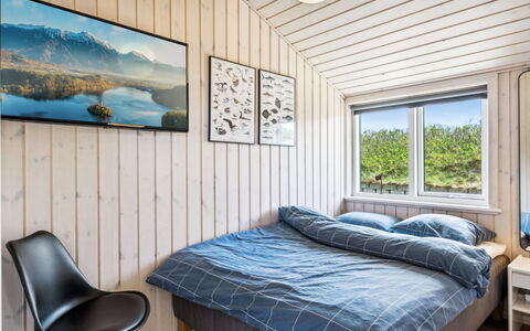 Ejnarine - 300M from the Sea: Bois, Chambre, Domicile, Drap De Lit, Lit, Cadre De Lit, Literie, Dur, Planche, Tache De Bois