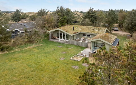 Ayelen - 600M from the Sea: Architecture, Toit, Domicile, Composite, Daylighting, Siding, Allée