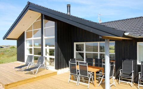 Ung - 150M from the Sea: Sol, Mur, Sol, Design Intérieur, Bois, Plafond, Parquet, Éclairage, Meubles, Revêtement De Sol Stratifié