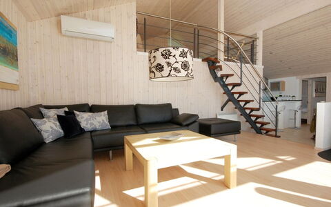 Ung - 150M from the Sea: Sol, Mur, Sol, Design Intérieur, Bois, Plafond, Parquet, Éclairage, Meubles, Revêtement De Sol Stratifié