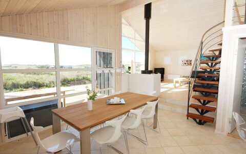 Ung - 150M from the Sea: Sol, Mur, Sol, Design Intérieur, Bois, Plafond, Parquet, Éclairage, Meubles, Revêtement De Sol Stratifié
