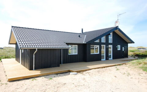 Ung - 150M from the Sea: Sol, Mur, Sol, Design Intérieur, Bois, Plafond, Parquet, Éclairage, Meubles, Revêtement De Sol Stratifié
