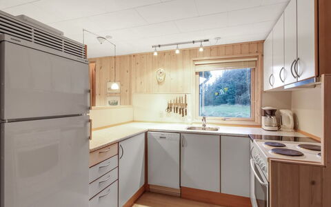 Liisi - 500M from the Sea: Cuisine, Comptoir, Appareil De Cuisine, Sol, Design Intérieur, Bois, Principaux Appliance, Cabinetry, Plafond, Meubles