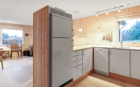 Liisi - 500M from the Sea: Cuisine, Sol, Comptoir, Bois, Design Intérieur, Appareil De Cuisine, Meubles, Sol, Principaux Appliance, Cabinetry