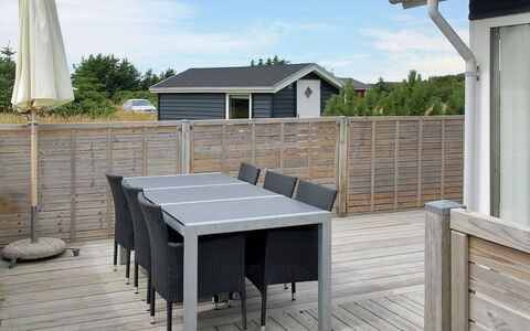 Liisi - 500M from the Sea: Meubles, Canapé, Design Intérieur, Sol, Salon, Sol, Throw Pillow, Pièce, Oreiller