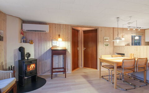 Liisi - 500M from the Sea: Meubles, Canapé, Design Intérieur, Sol, Salon, Sol, Throw Pillow, Pièce, Oreiller