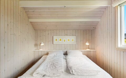 Ger - 200M from the Sea: Bois, Plafond, Chambre, Sol, Design Intérieur, Sol, Literie, Lit, Drap De Lit, Pièce