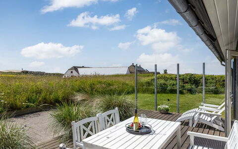 Ger - 200M from the Sea: Domicile, Lot Terre, Meubles, Chaise, Porte, Porche, Chalet, Plate-Forme, Mobilier De Jardin, Tableau De Plein Air