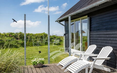 Ger - 200M from the Sea: Lot Terre, Domicile, Pelouse, Chalet, Porche, Ombre, Jardin, Siding, Chaise, Pôle
