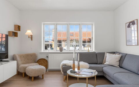 Caranus - 900M from the Sea: Appartement, Ombre, Balcon, Chaise, Clôture, Mobilier De Jardin, Aluminium, Gazon Artificiel