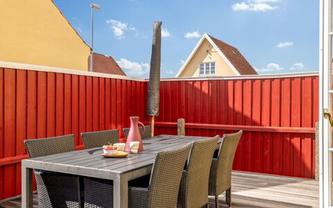Caranus - 900M from the Sea: Appartement, Ombre, Balcon, Chaise, Clôture, Mobilier De Jardin, Aluminium, Gazon Artificiel
